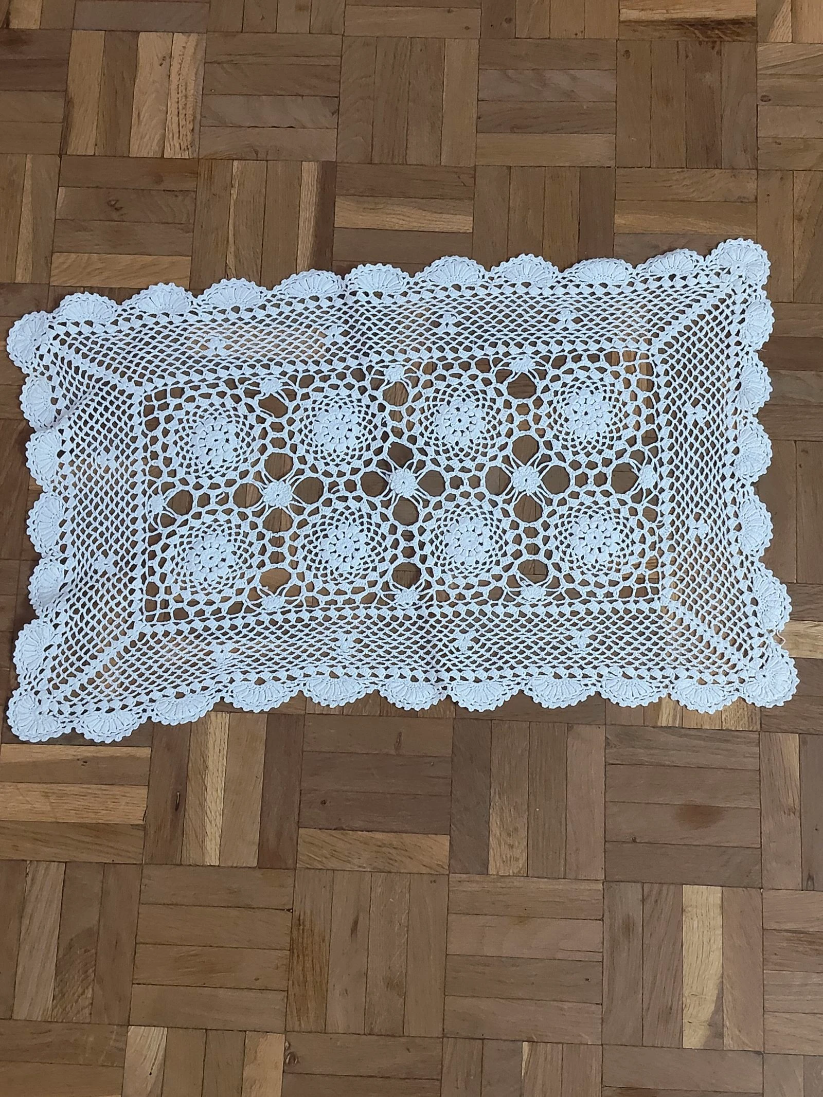Tapeteria_Tapete rectangular blanco repujado